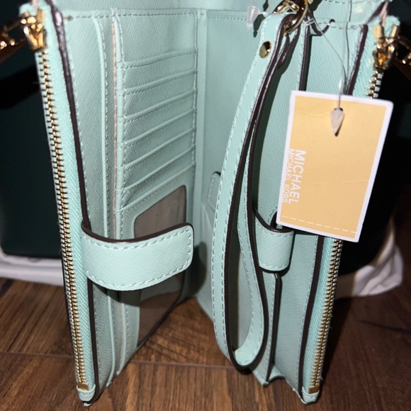 Michael Kors double zip wrist wallet - Picture 2 of 2